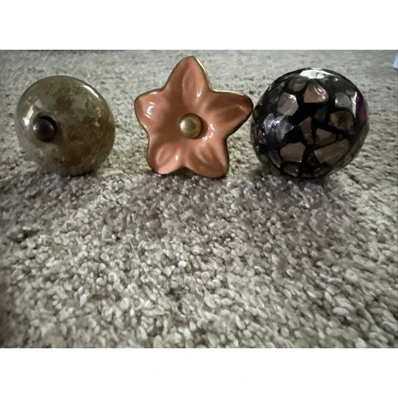 Lot of 3 Assorted Antique-Style Door Pulls/Knobs - Picture 4 of 11